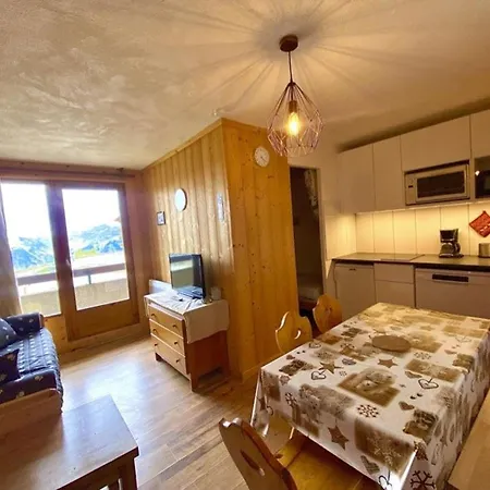 2 Pieces Avec Acces Direct Aux Pistes - 5 Personnes - Wifi Inclus - Fr-1-351-68 Apartment La Plagne